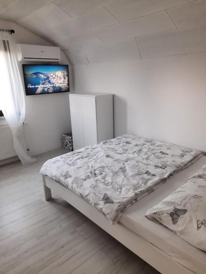 Guest House Tena Слуни Екстериор снимка