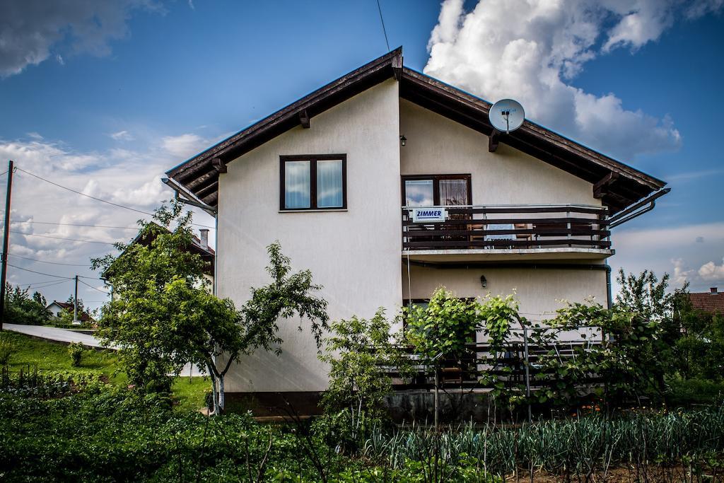 Guest House Tena Слуни Екстериор снимка