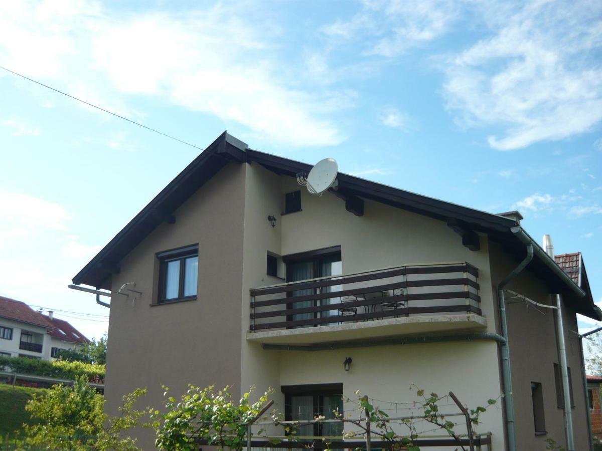 Guest House Tena Слуни Екстериор снимка